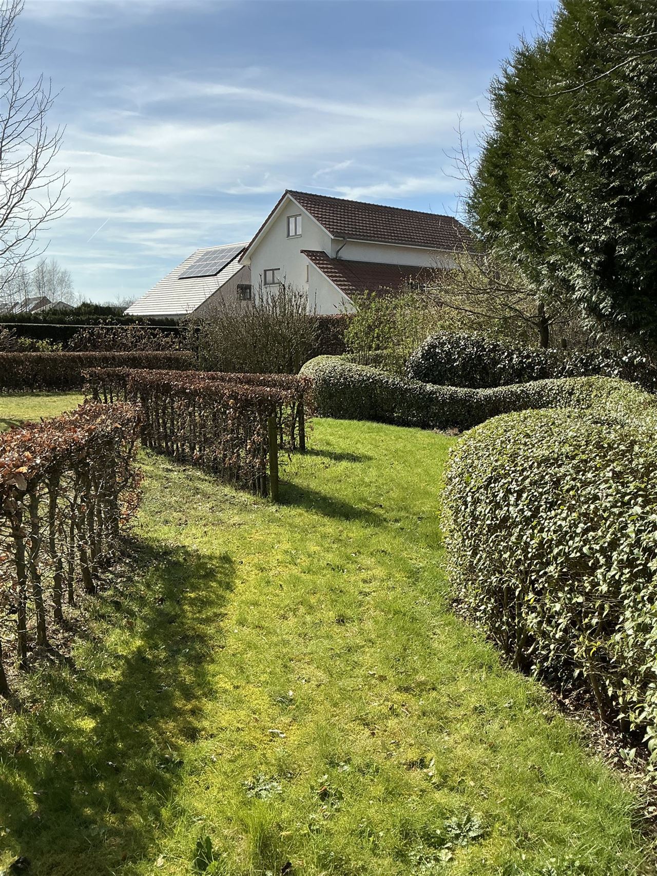 Ruime, iets oudere, bungalow op een perceel van 2426m²