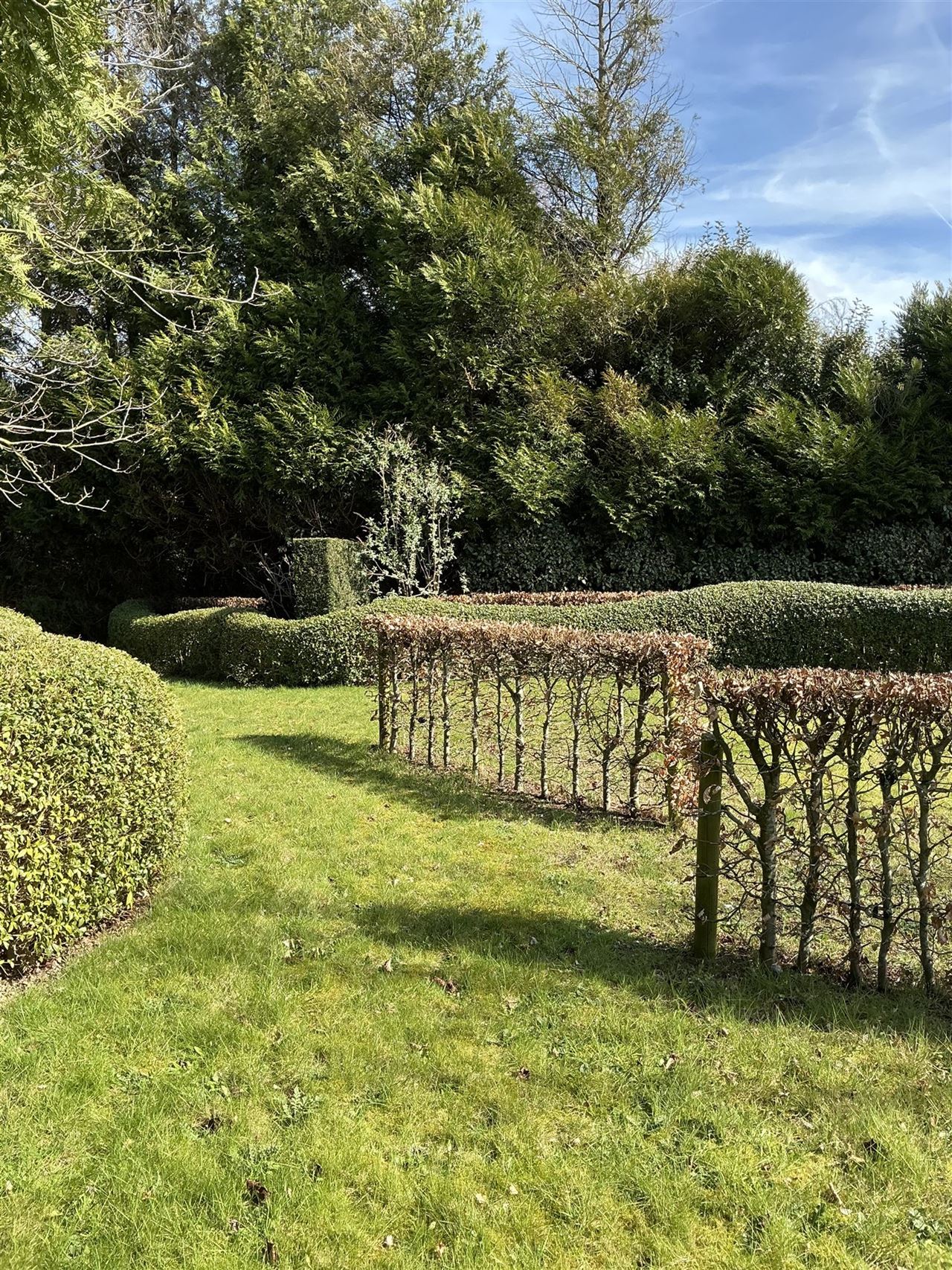 Ruime, iets oudere, bungalow op een perceel van 2426m²