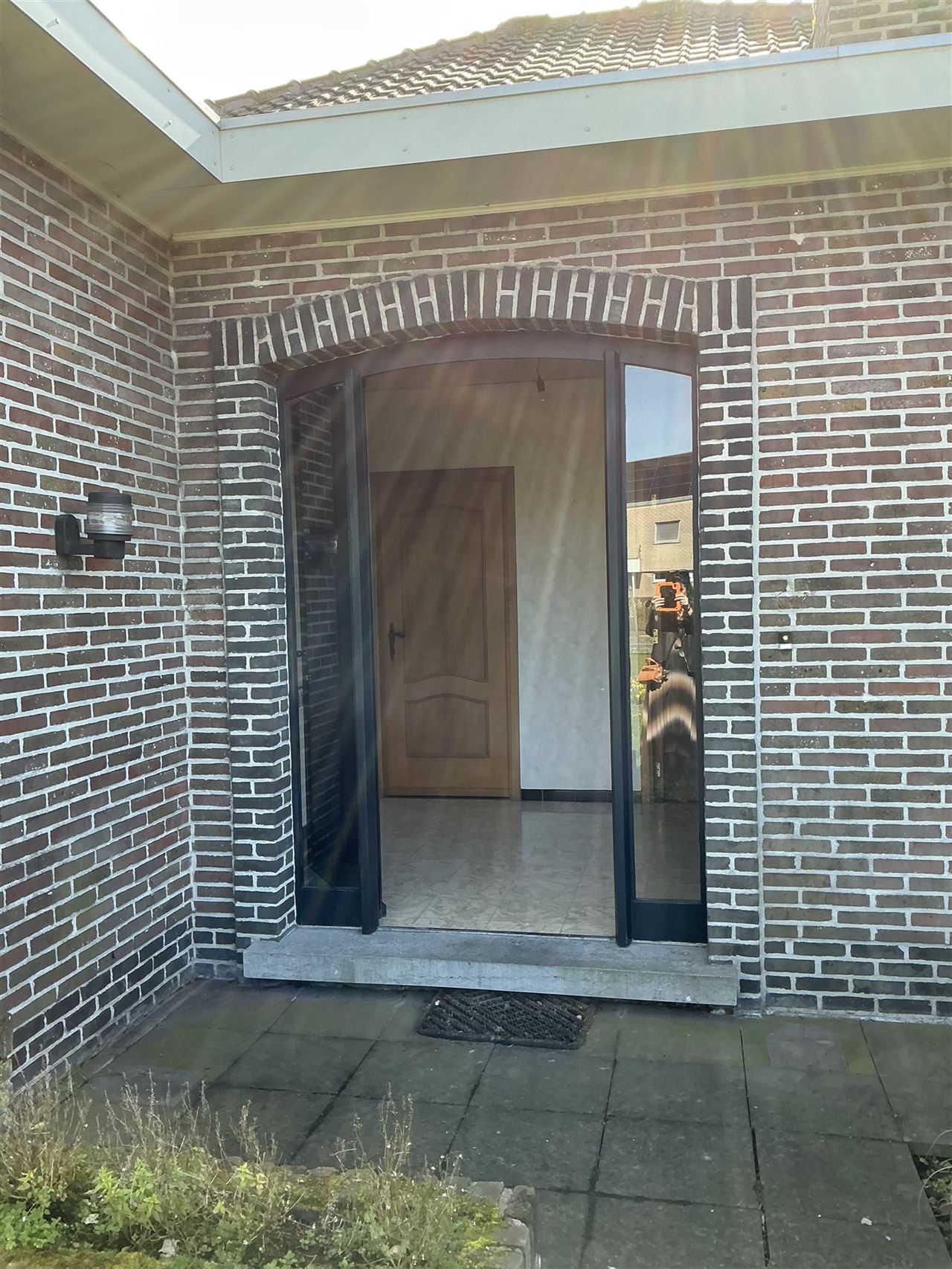 Ruime, iets oudere, bungalow op een perceel van 2426m²
