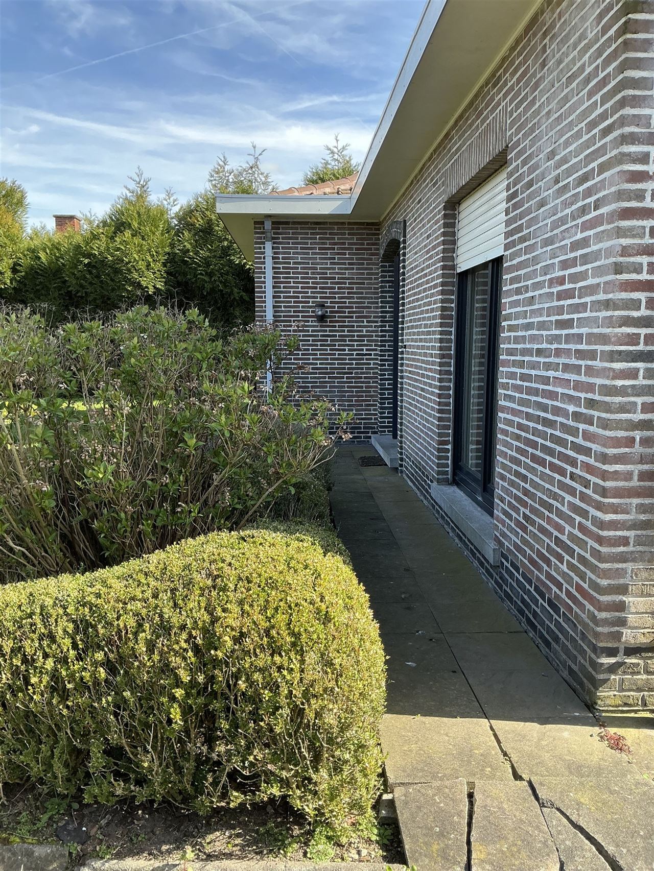 Ruime, iets oudere, bungalow op een perceel van 2426m²