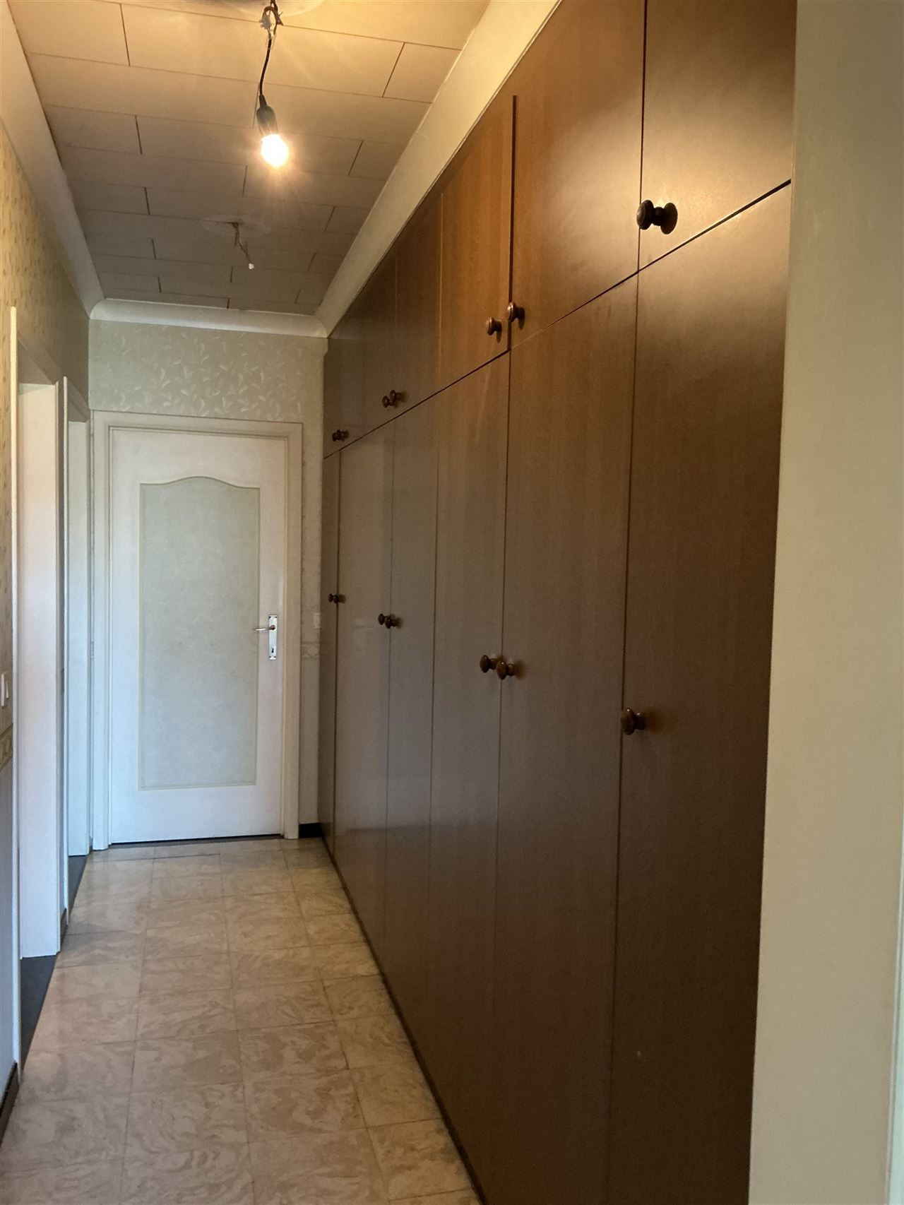 Ruime, iets oudere, bungalow op een perceel van 2426m²