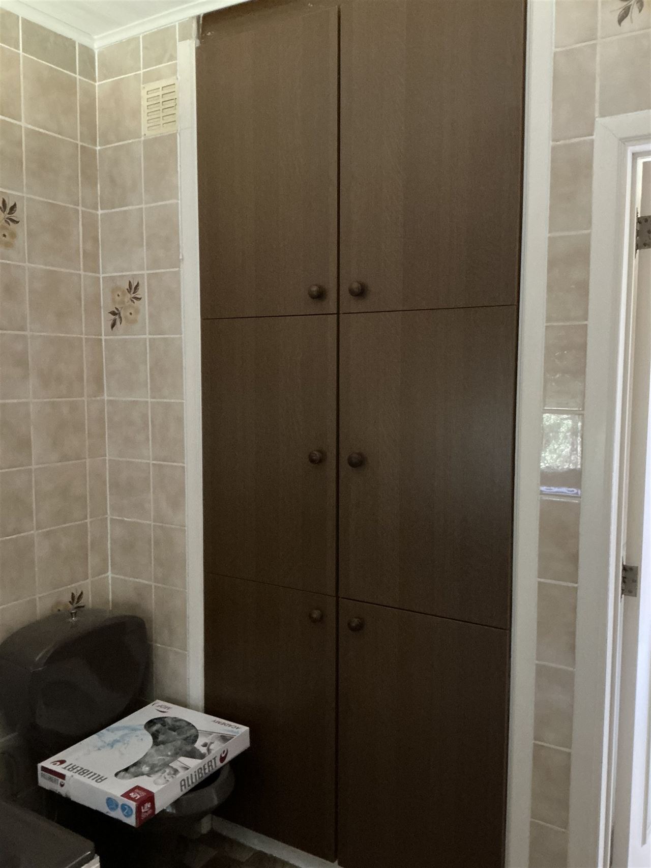 Ruime, iets oudere, bungalow op een perceel van 2426m²