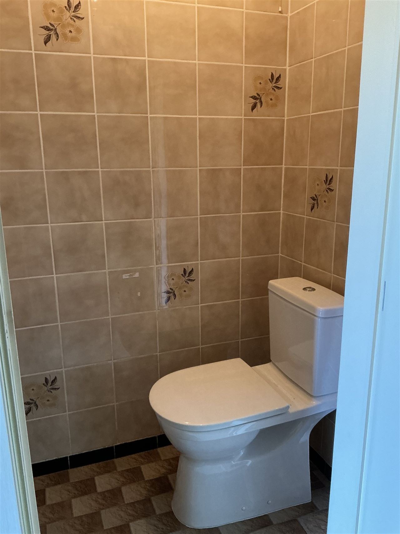 Ruime, iets oudere, bungalow op een perceel van 2426m²