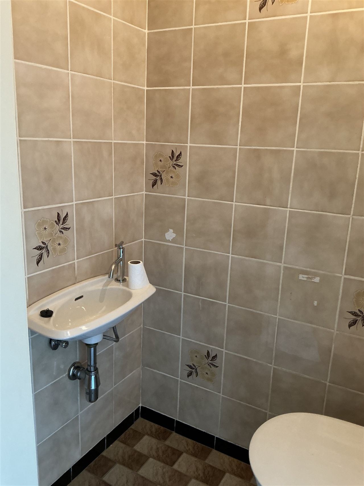 Ruime, iets oudere, bungalow op een perceel van 2426m²