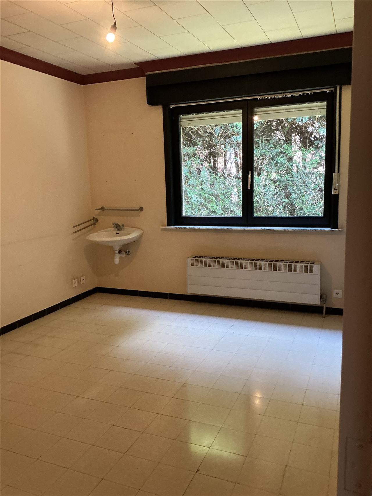 Ruime, iets oudere, bungalow op een perceel van 2426m²