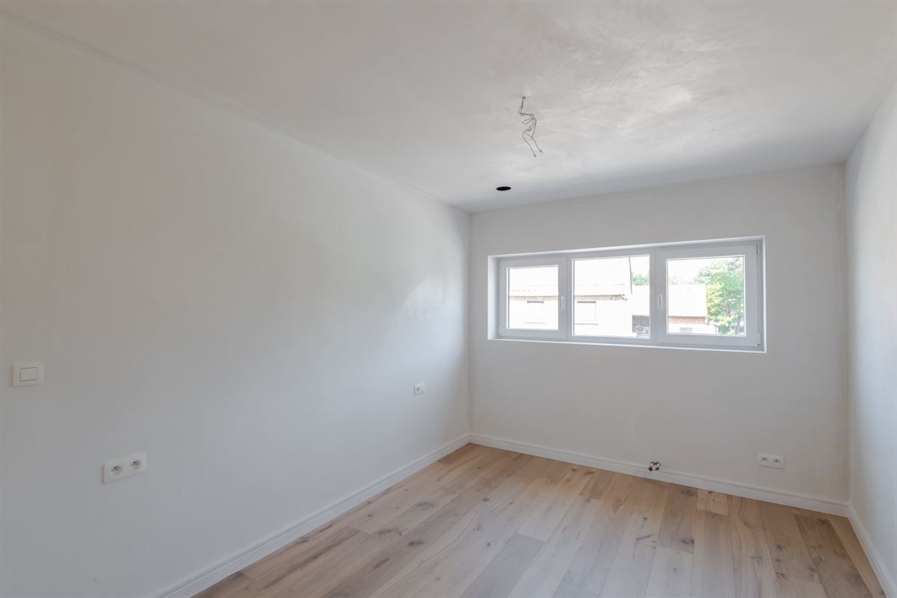 Moderne recente woning met garage en tuinterras