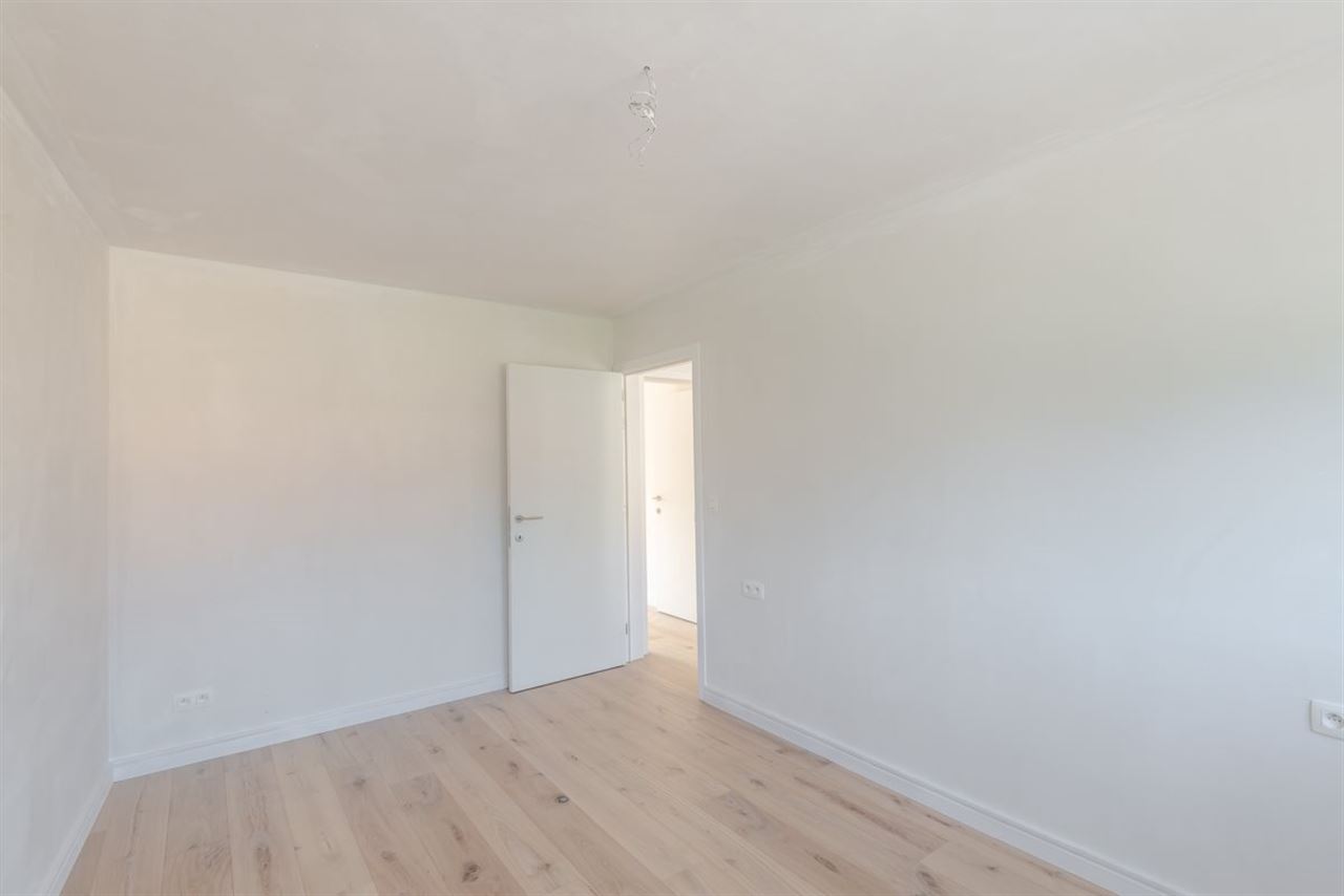 Moderne recente woning met garage en tuinterras