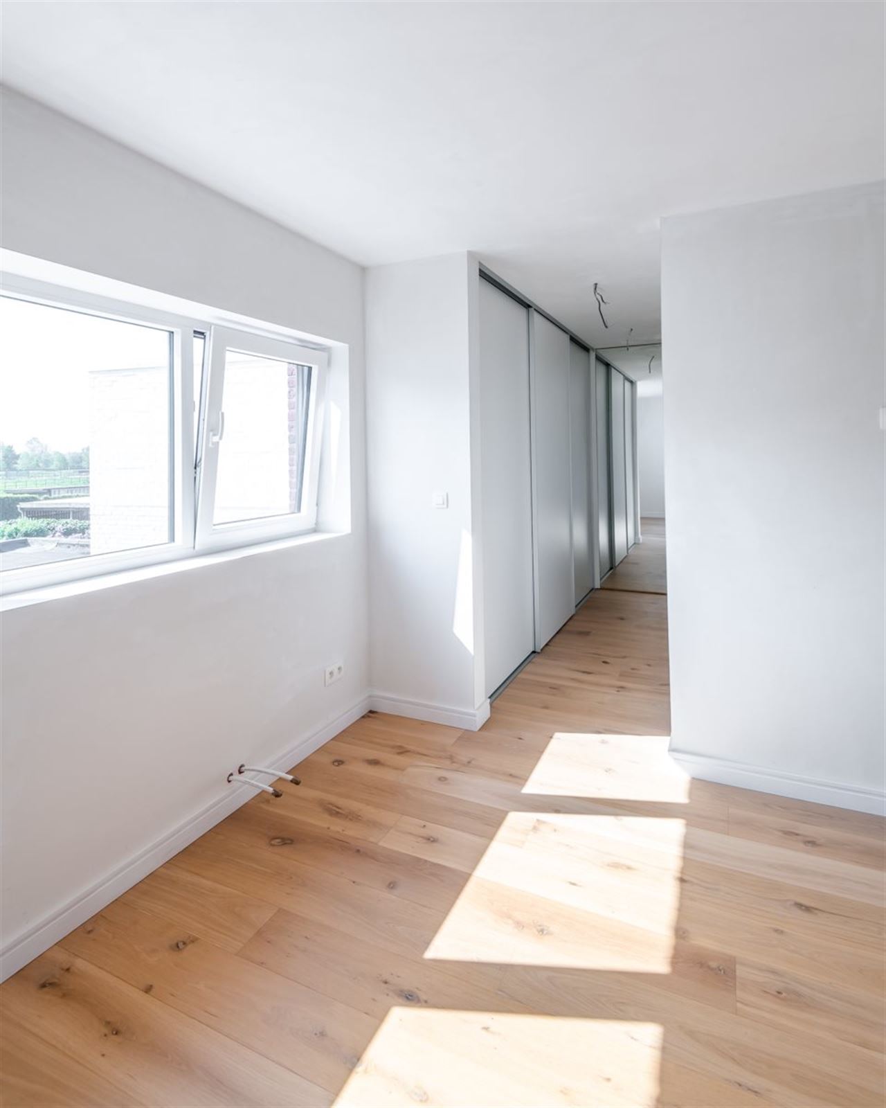 Moderne recente woning met garage en tuinterras