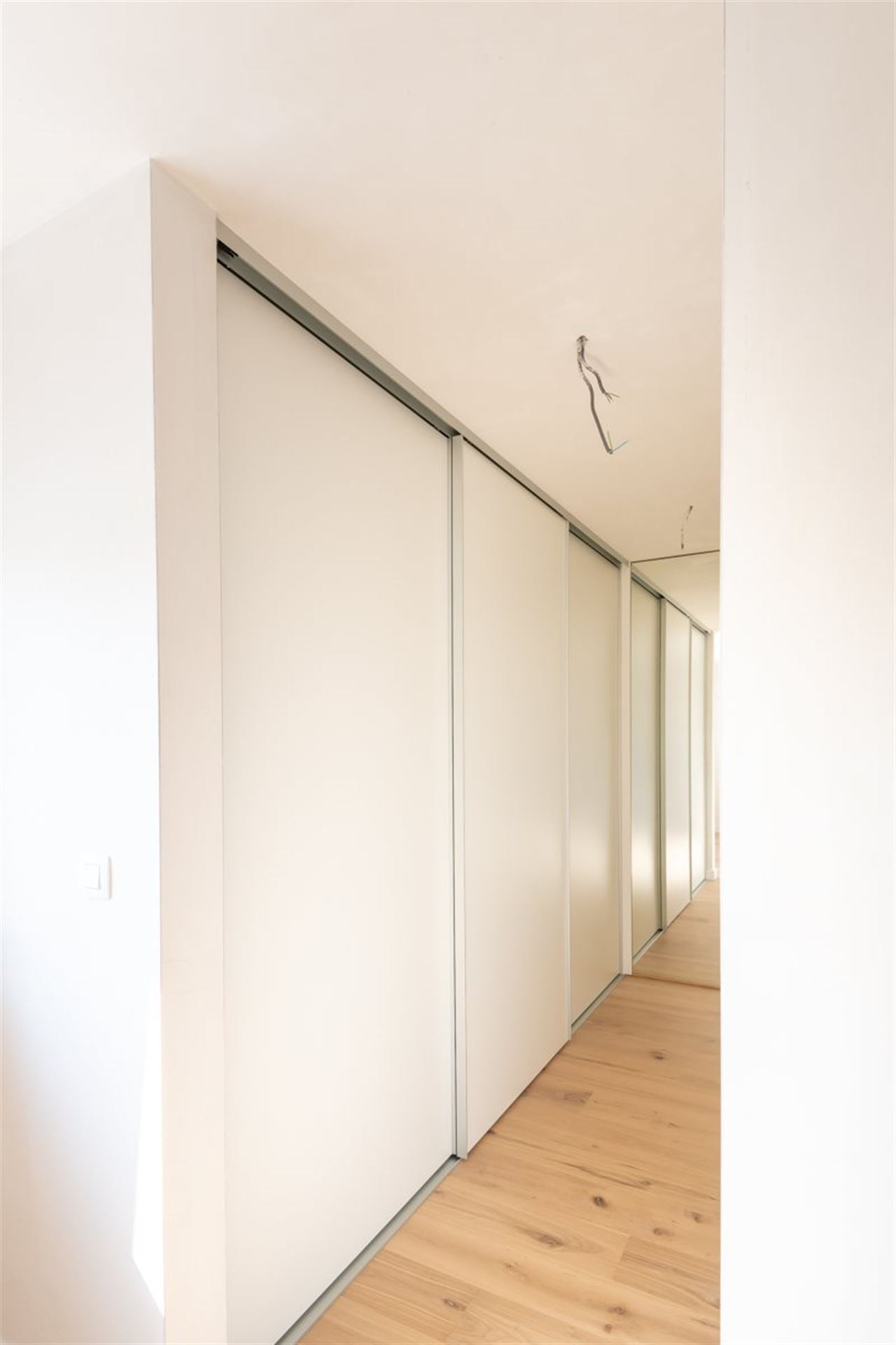 Moderne recente woning met garage en tuinterras