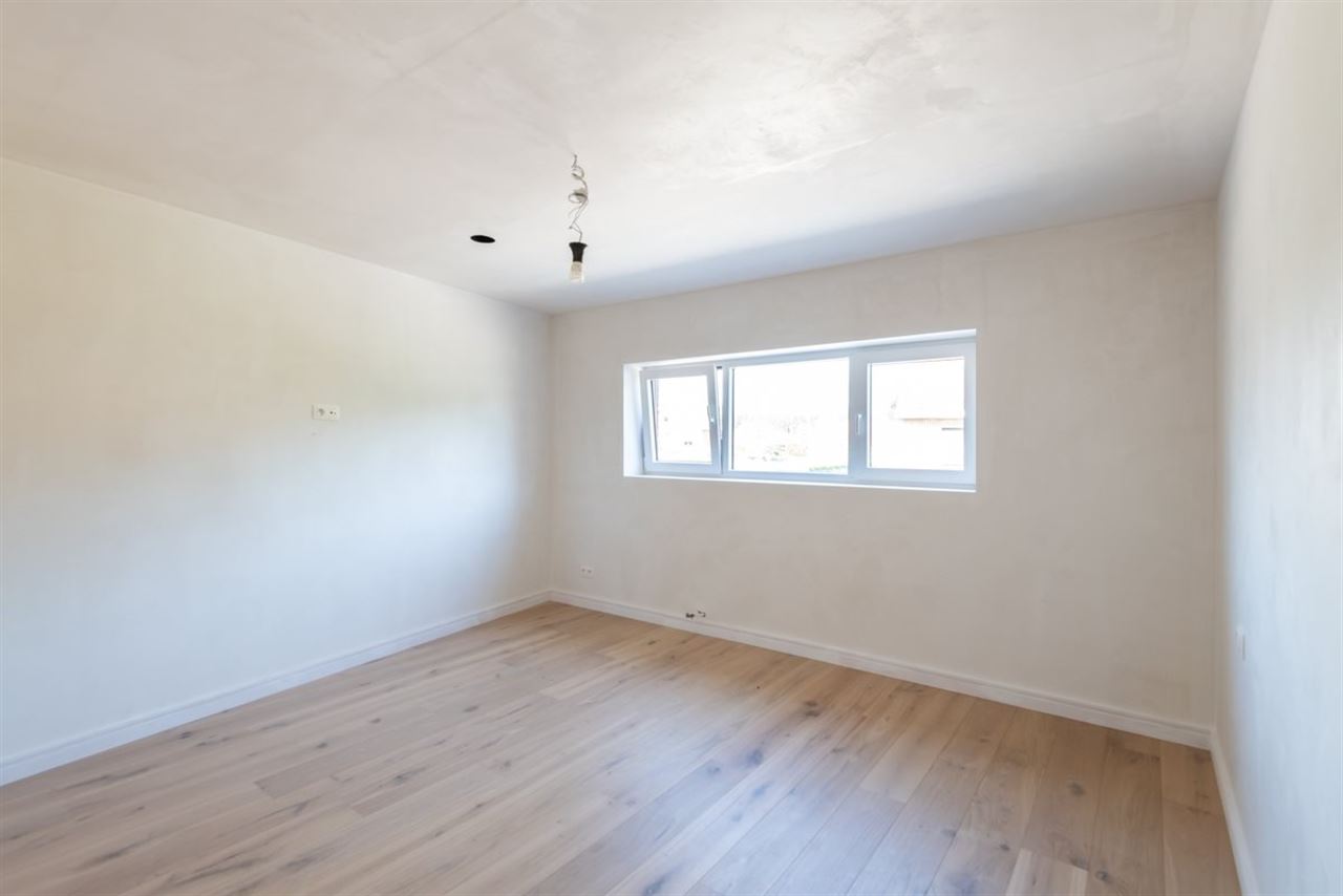 Moderne recente woning met garage en tuinterras