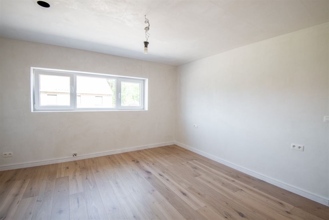 Moderne recente woning met garage en tuinterras