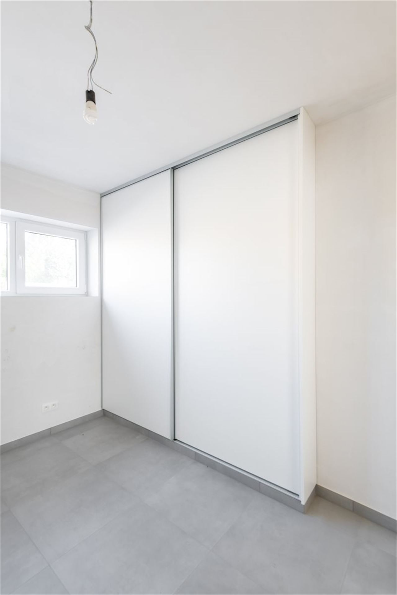 Moderne recente woning met garage en tuinterras