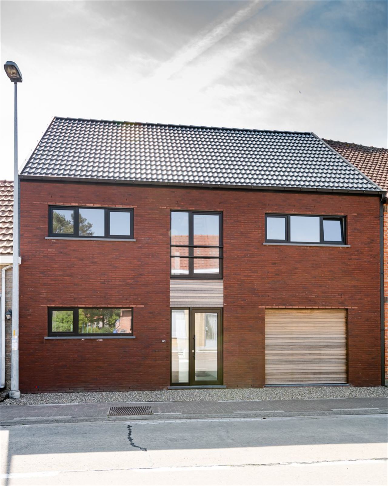 Moderne recente woning met garage en tuinterras