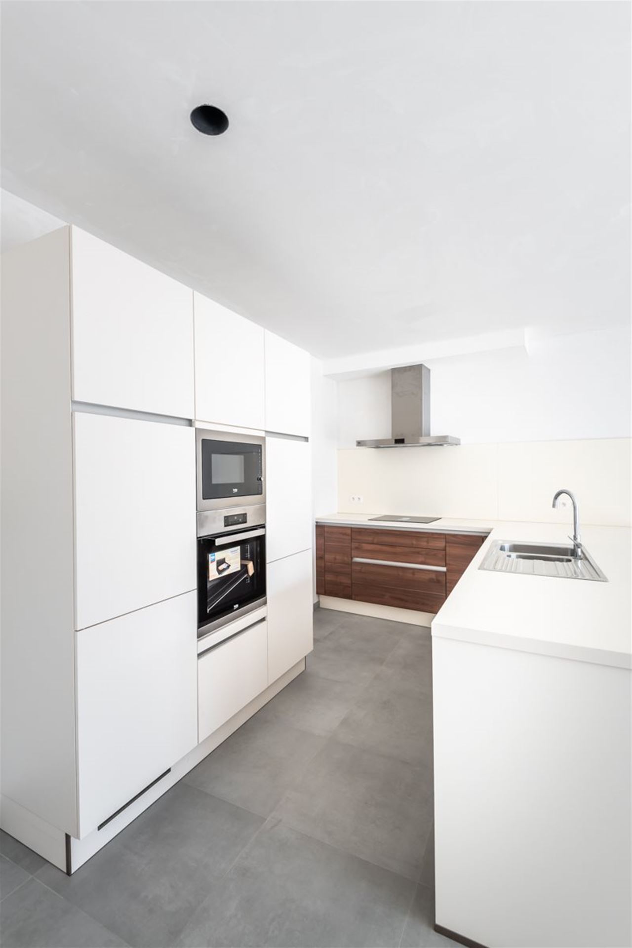 Moderne recente woning met garage en tuinterras