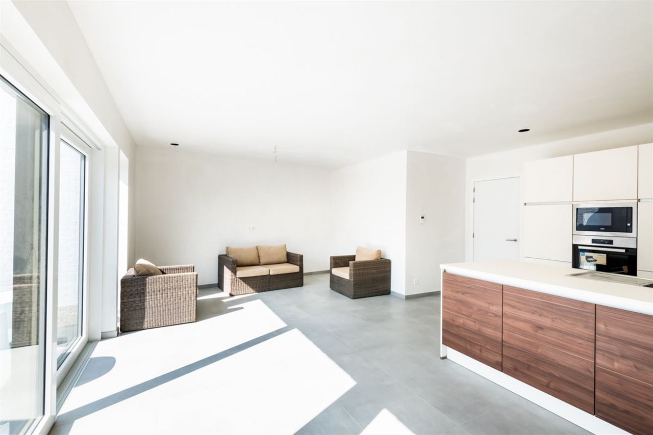 Moderne recente woning met garage en tuinterras