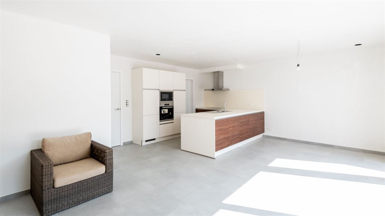 Moderne recente woning met garage en tuinterras