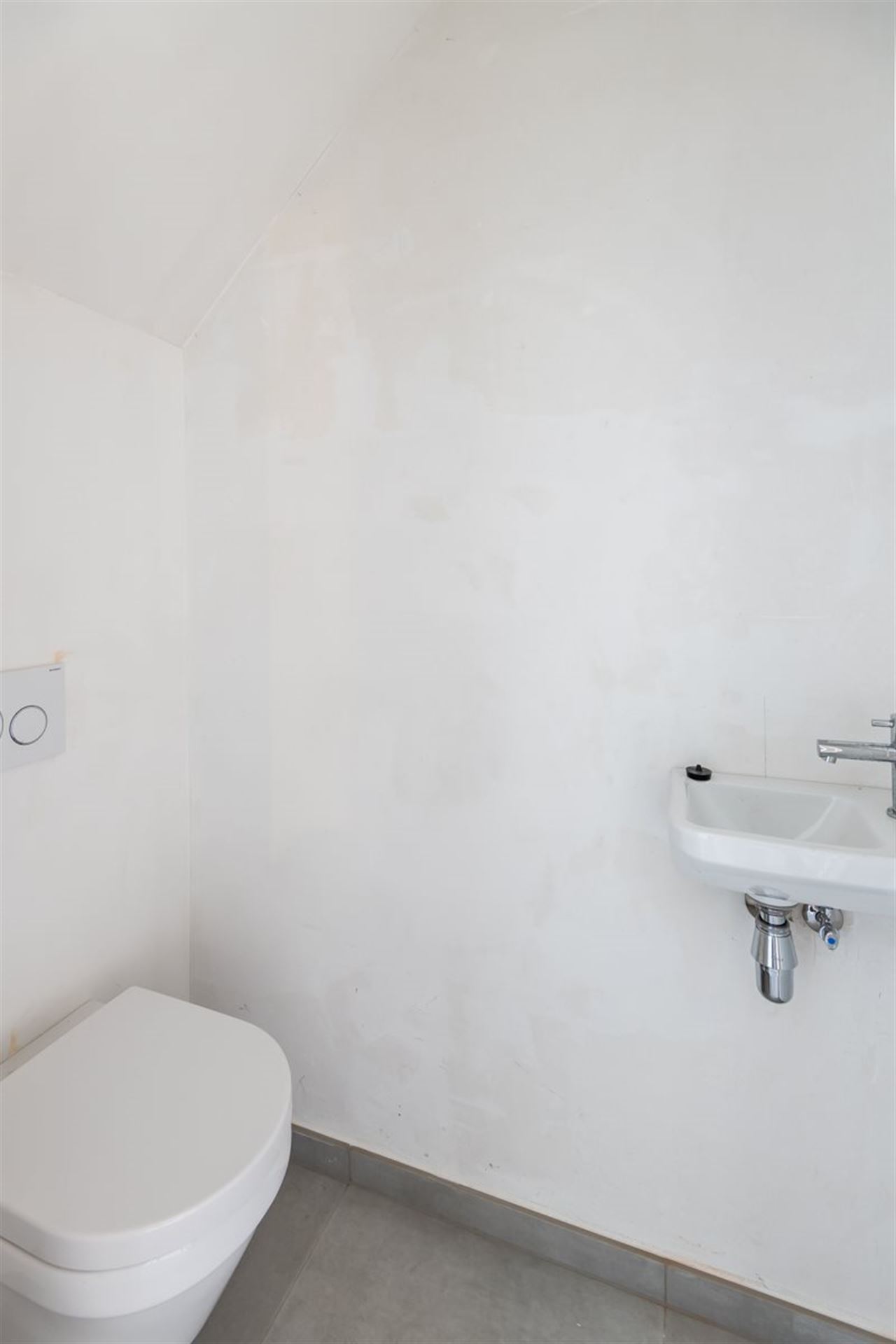 Moderne recente woning met garage en tuinterras