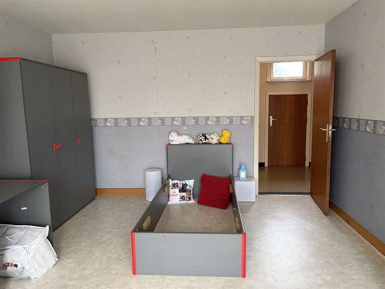 Charmant huis met gezellige tuin, garage en 3 slaapkamers.