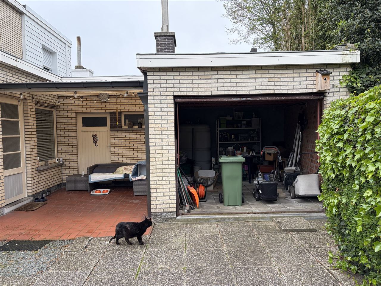 Charmant huis met gezellige tuin, garage en 3 slaapkamers.