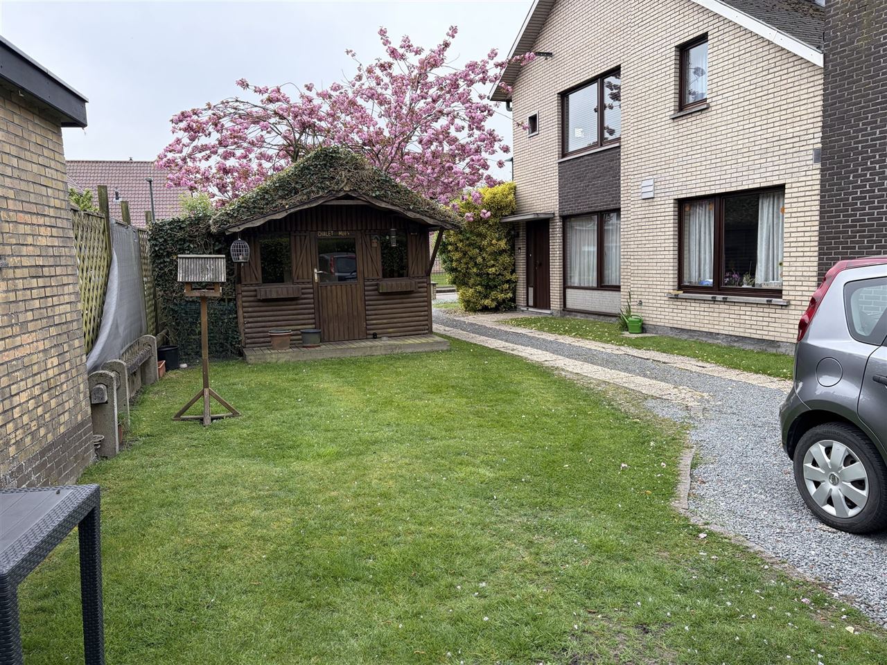 Charmant huis met gezellige tuin, garage en 3 slaapkamers.