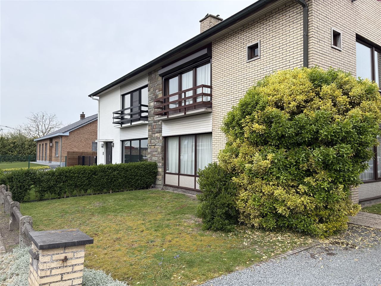 Charmant huis met gezellige tuin, garage en 3 slaapkamers.