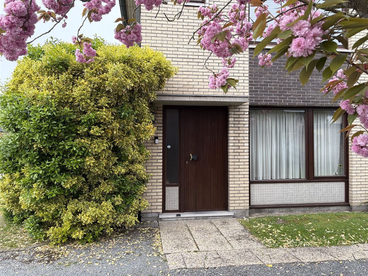 Charmant huis met gezellige tuin, garage en 3 slaapkamers.