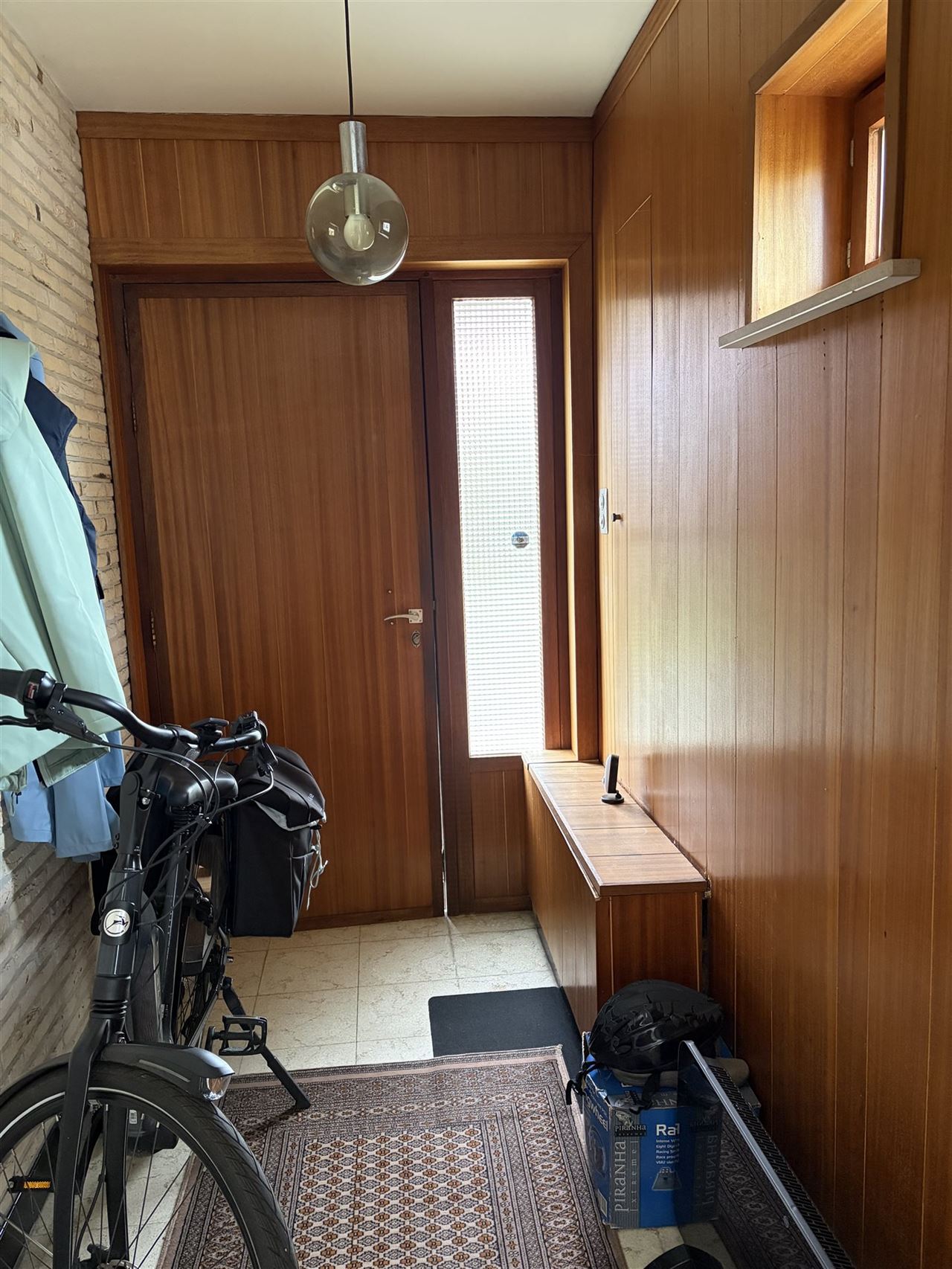 Charmant huis met gezellige tuin, garage en 3 slaapkamers.