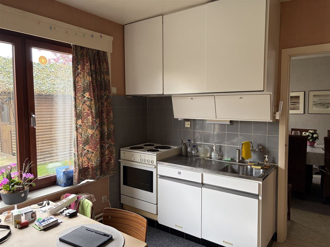 Charmant huis met gezellige tuin, garage en 3 slaapkamers.