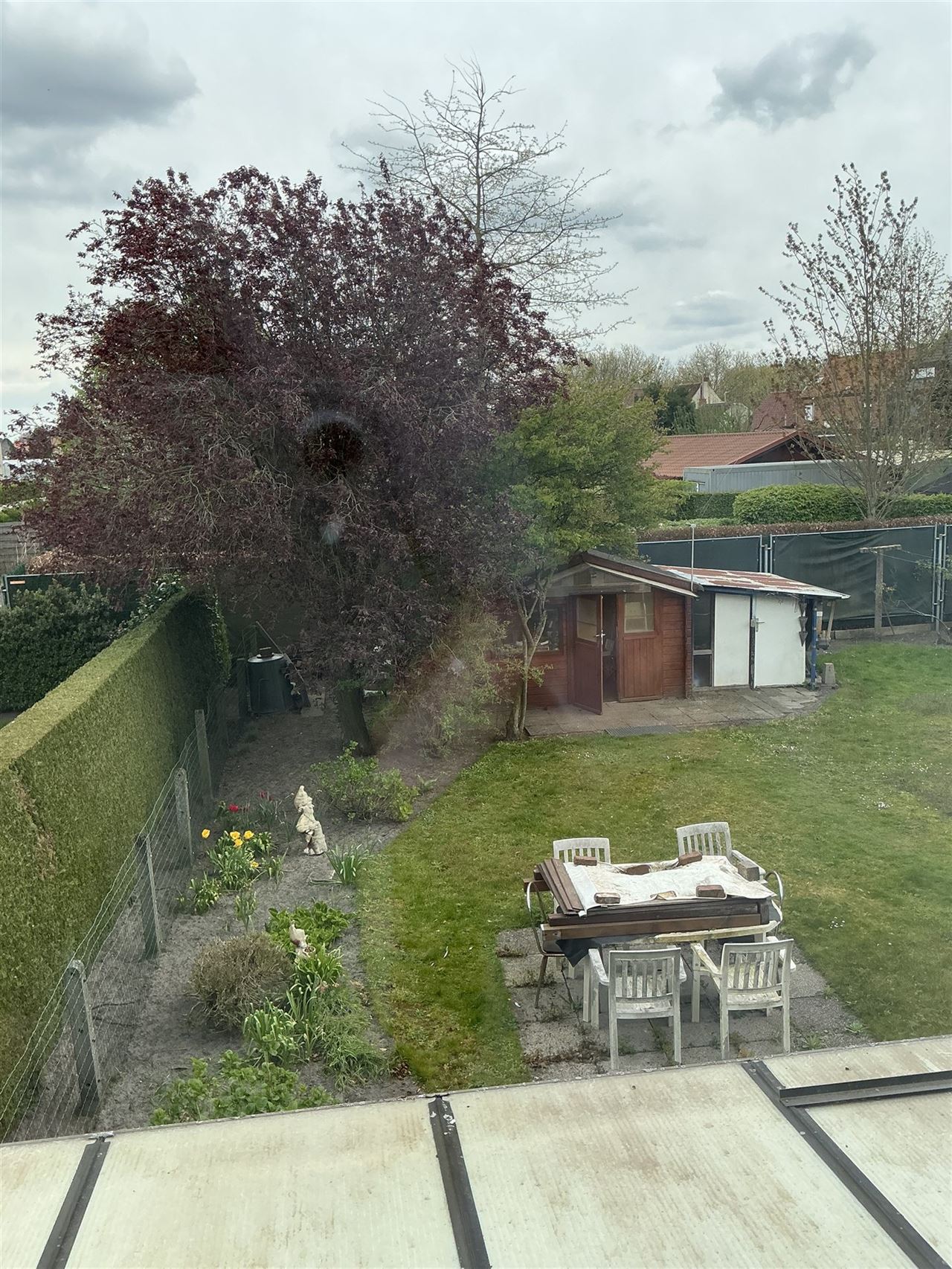 Ruime gezinswoning met tuin en garage in rustige buurt.