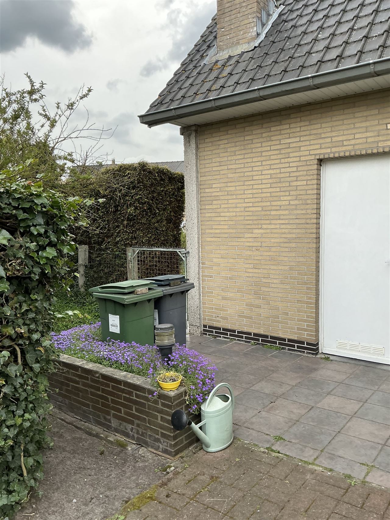 Ruime gezinswoning met tuin en garage in rustige buurt.