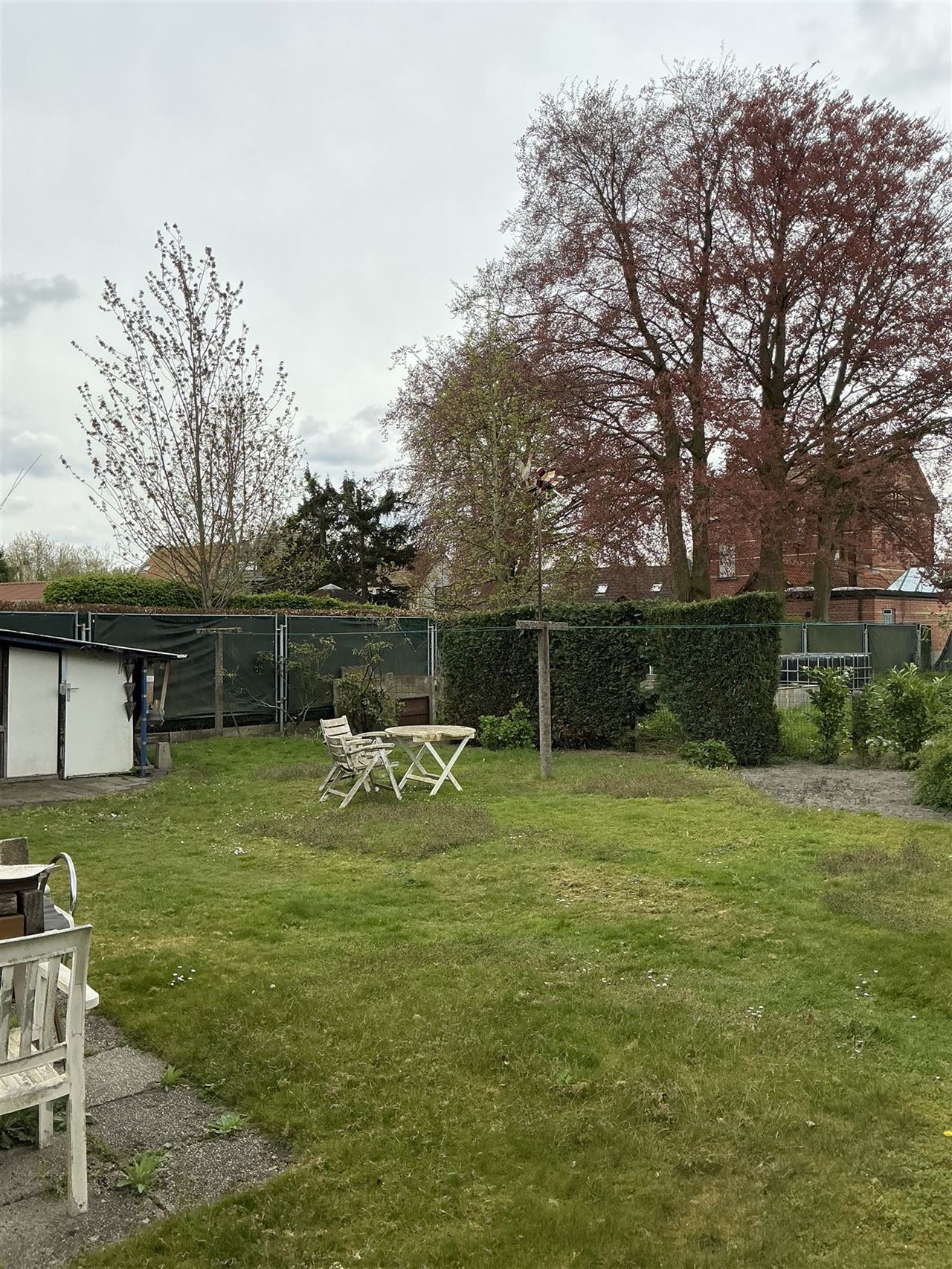 Ruime gezinswoning met tuin en garage in rustige buurt.