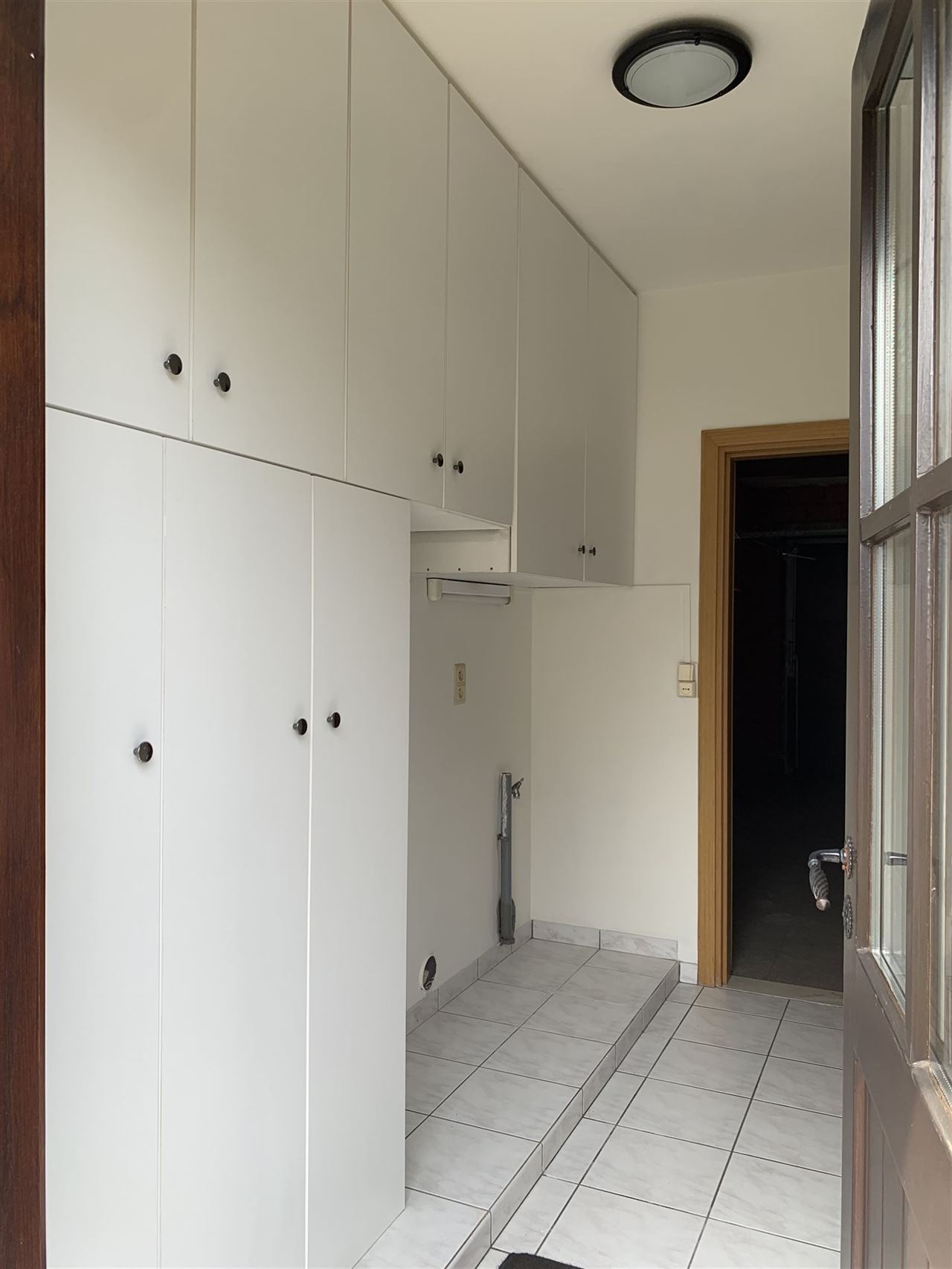 Open bebouwing met mooie tuin in landelijke omgeving