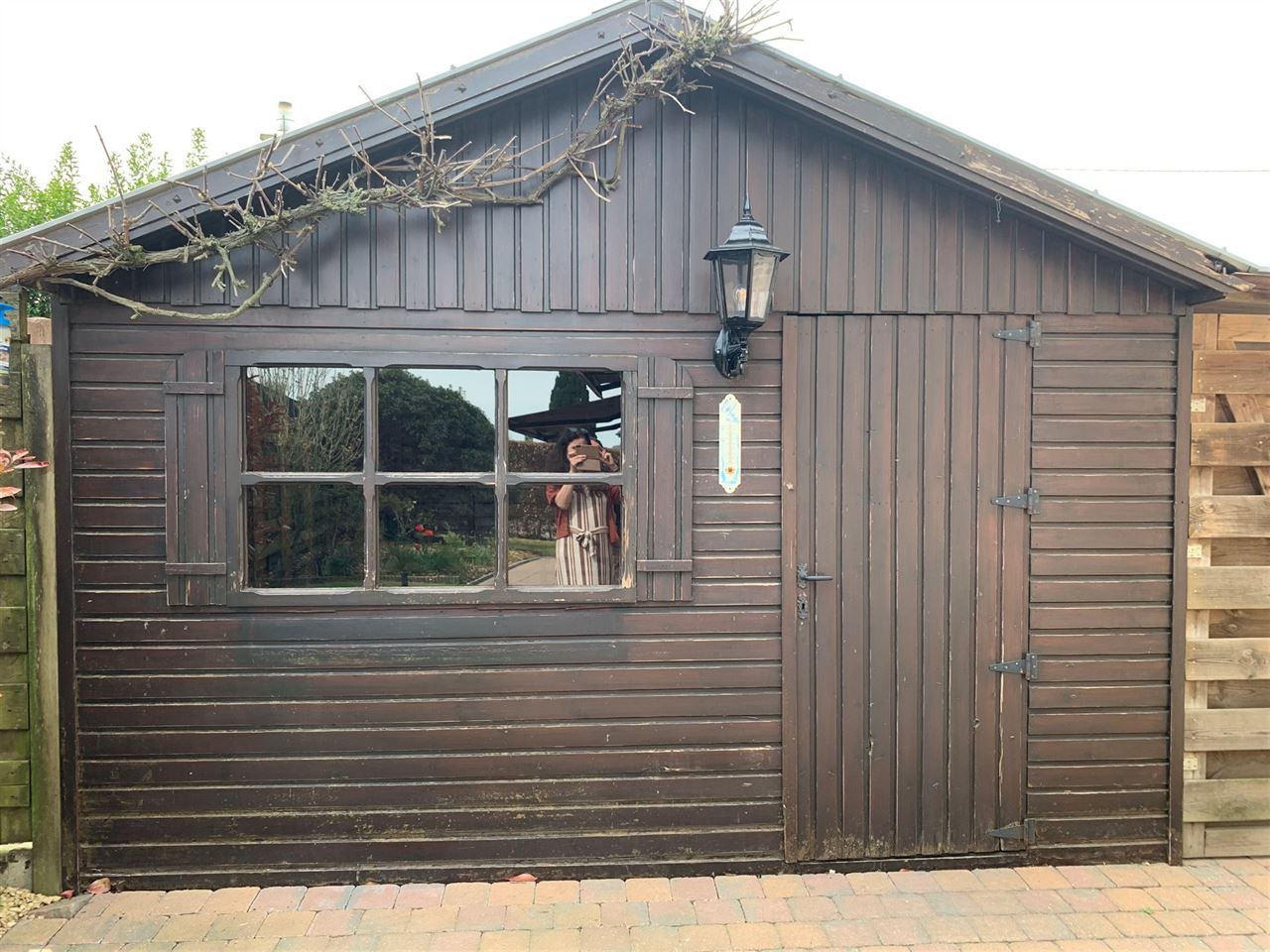 Open bebouwing met mooie tuin in landelijke omgeving