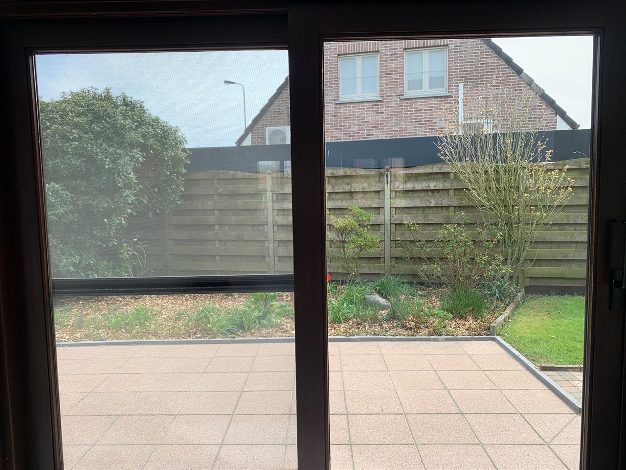 Open bebouwing met mooie tuin in landelijke omgeving