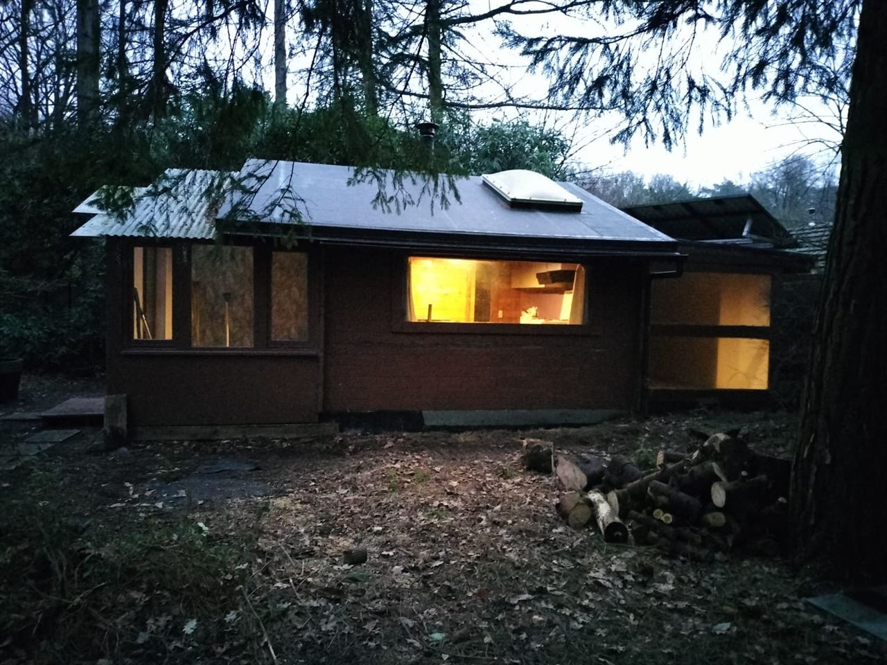 2de verblijf. Tiny, sobere maar gezellige chalet in het bos