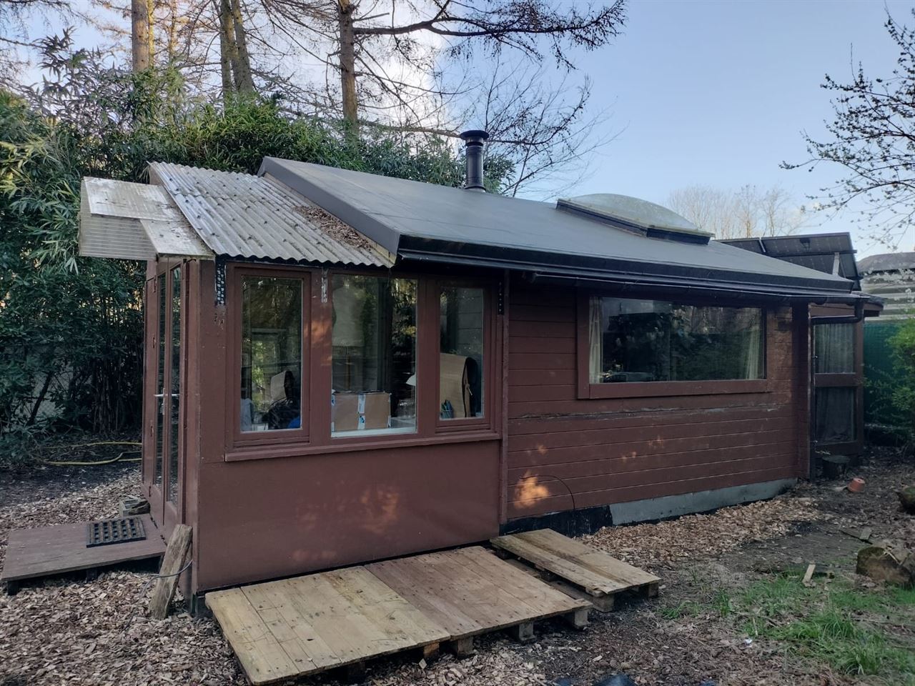 2de verblijf. Tiny, sobere maar gezellige chalet in het bos