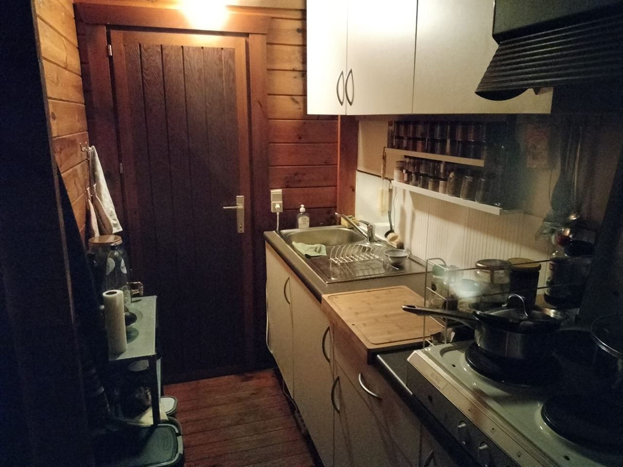 2de verblijf. Tiny, sobere maar gezellige chalet in het bos