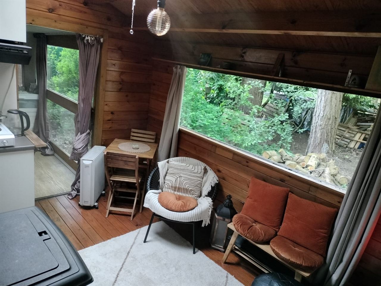 2de verblijf. Tiny, sobere maar gezellige chalet in het bos