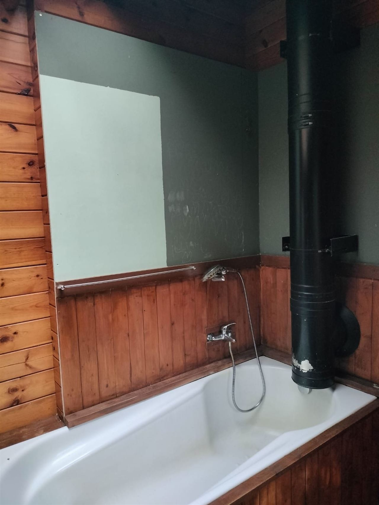 2de verblijf. Tiny, sobere maar gezellige chalet in het bos