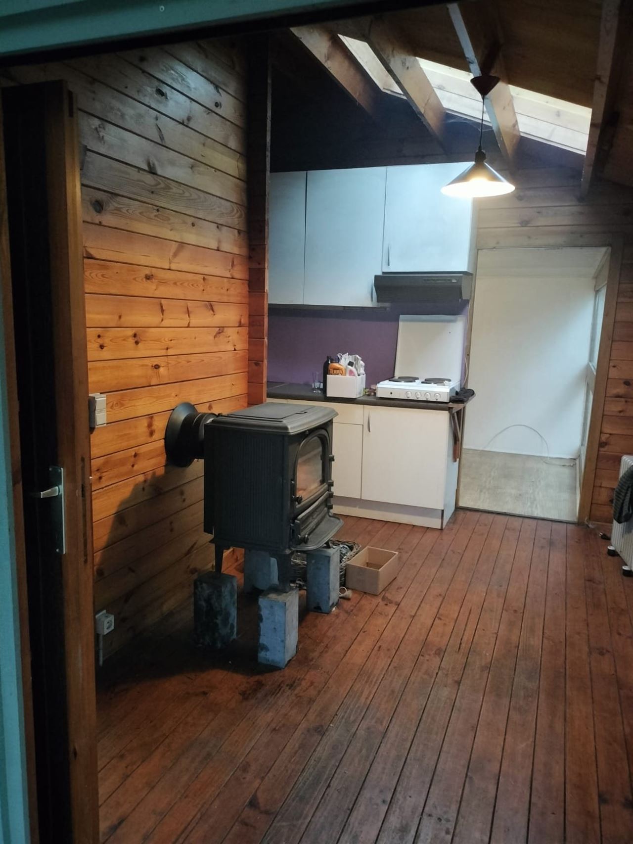 2de verblijf. Tiny, sobere maar gezellige chalet in het bos
