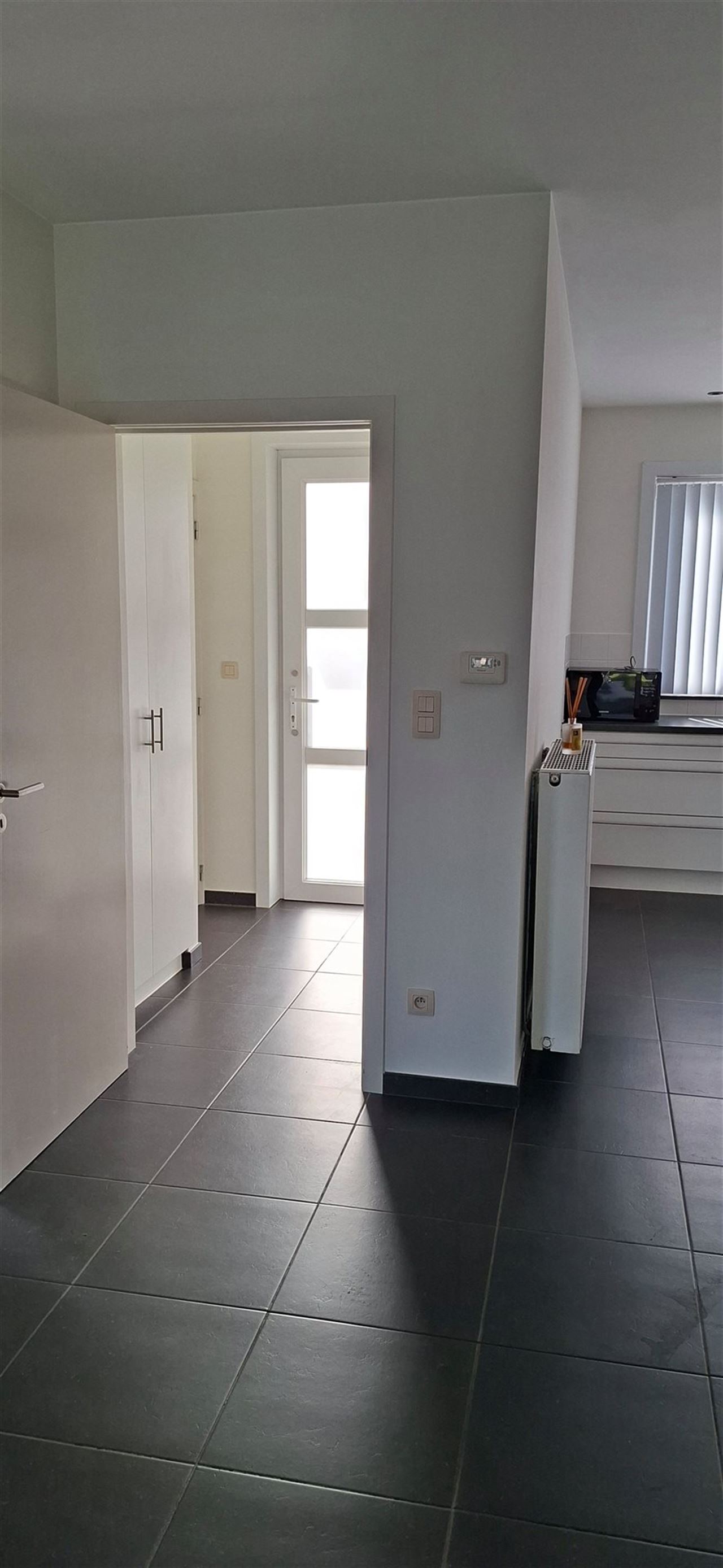 Recente woning met garage en tuin