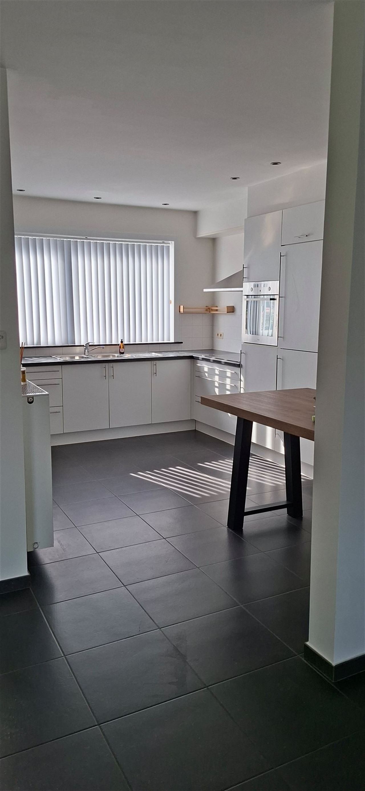 Recente woning met garage en tuin