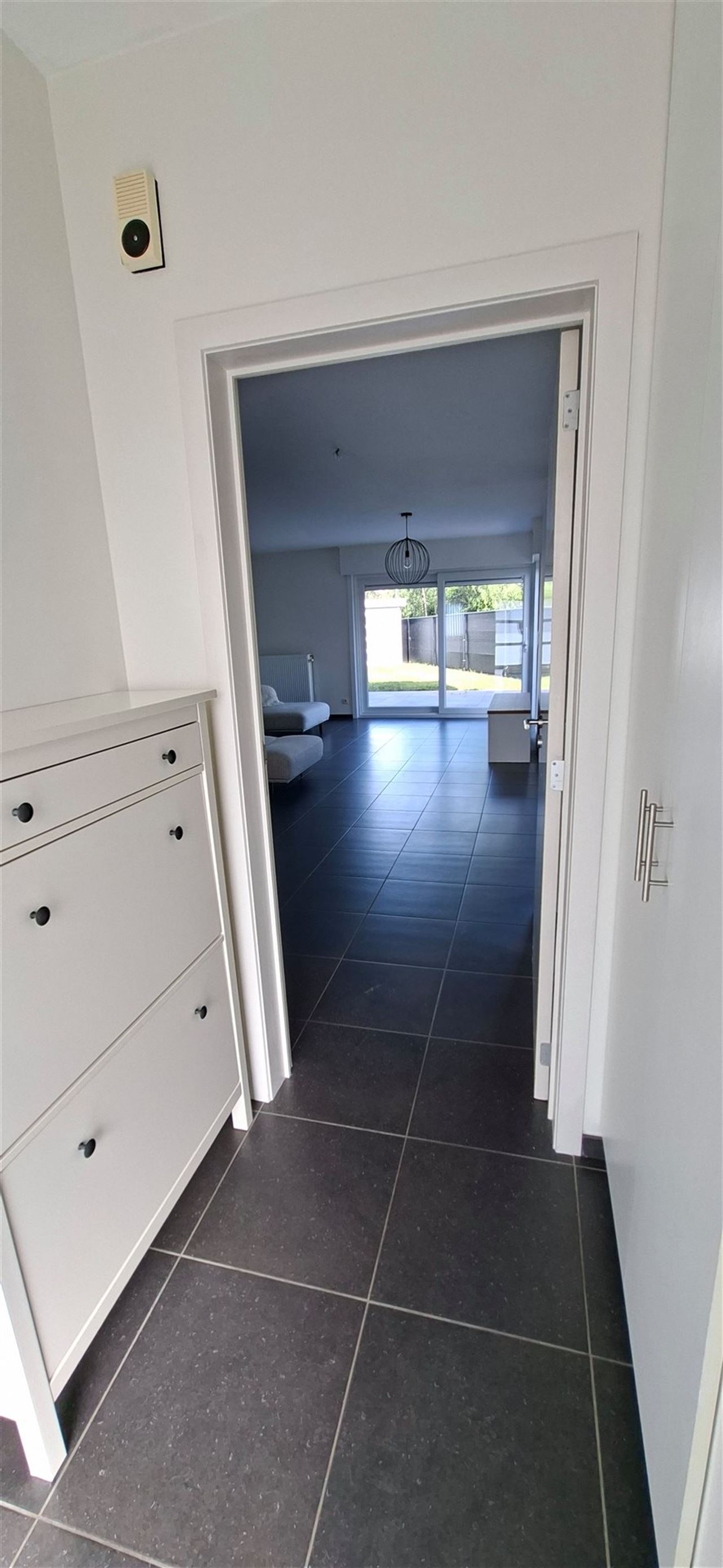 Recente woning met garage en tuin
