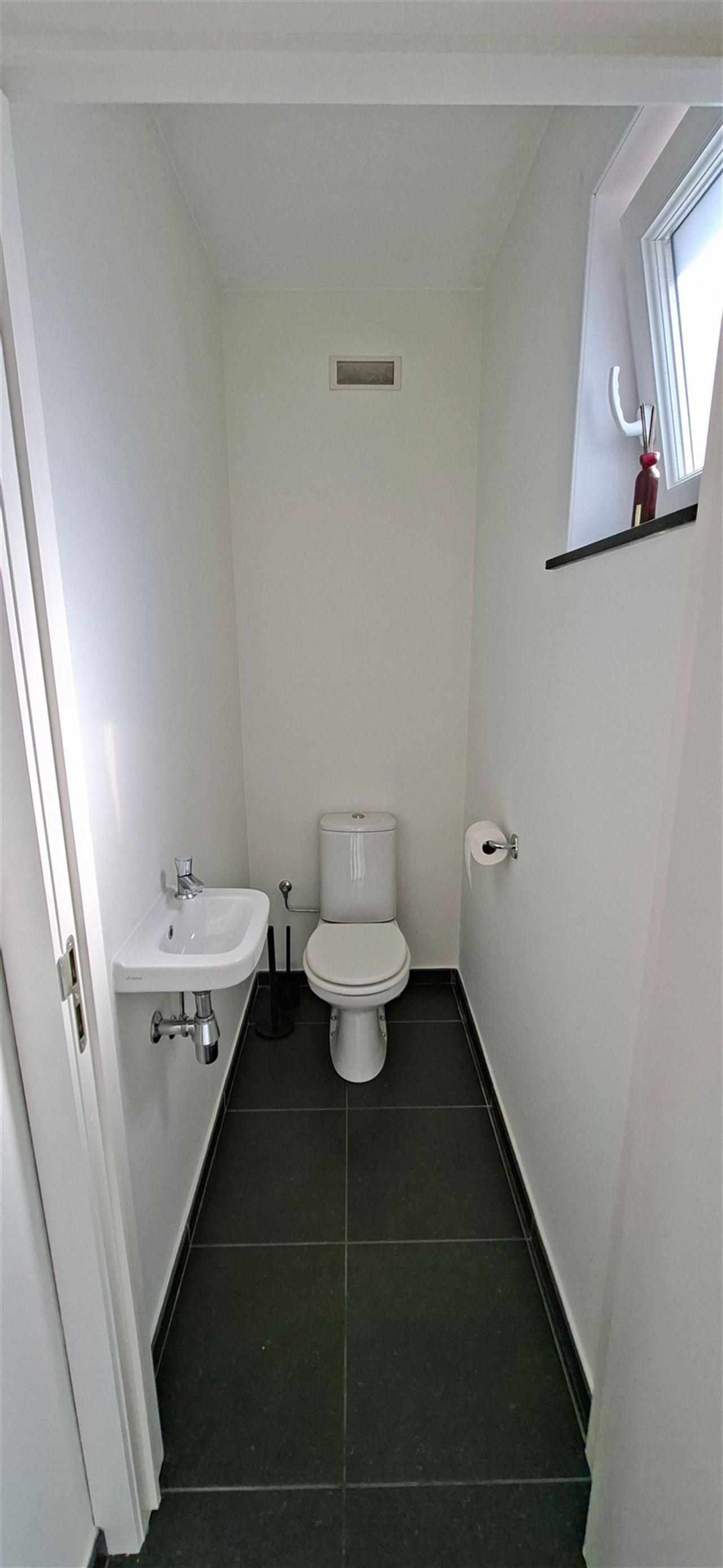 Recente woning met garage en tuin