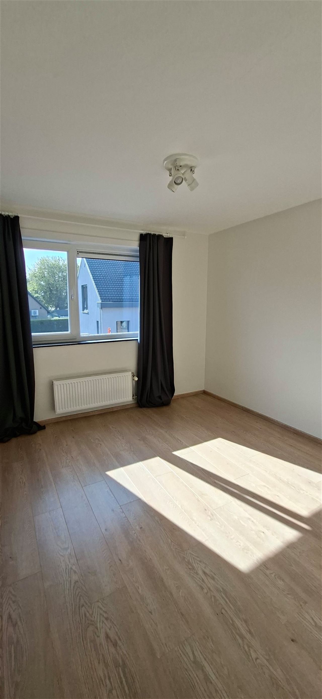 Recente woning met garage en tuin