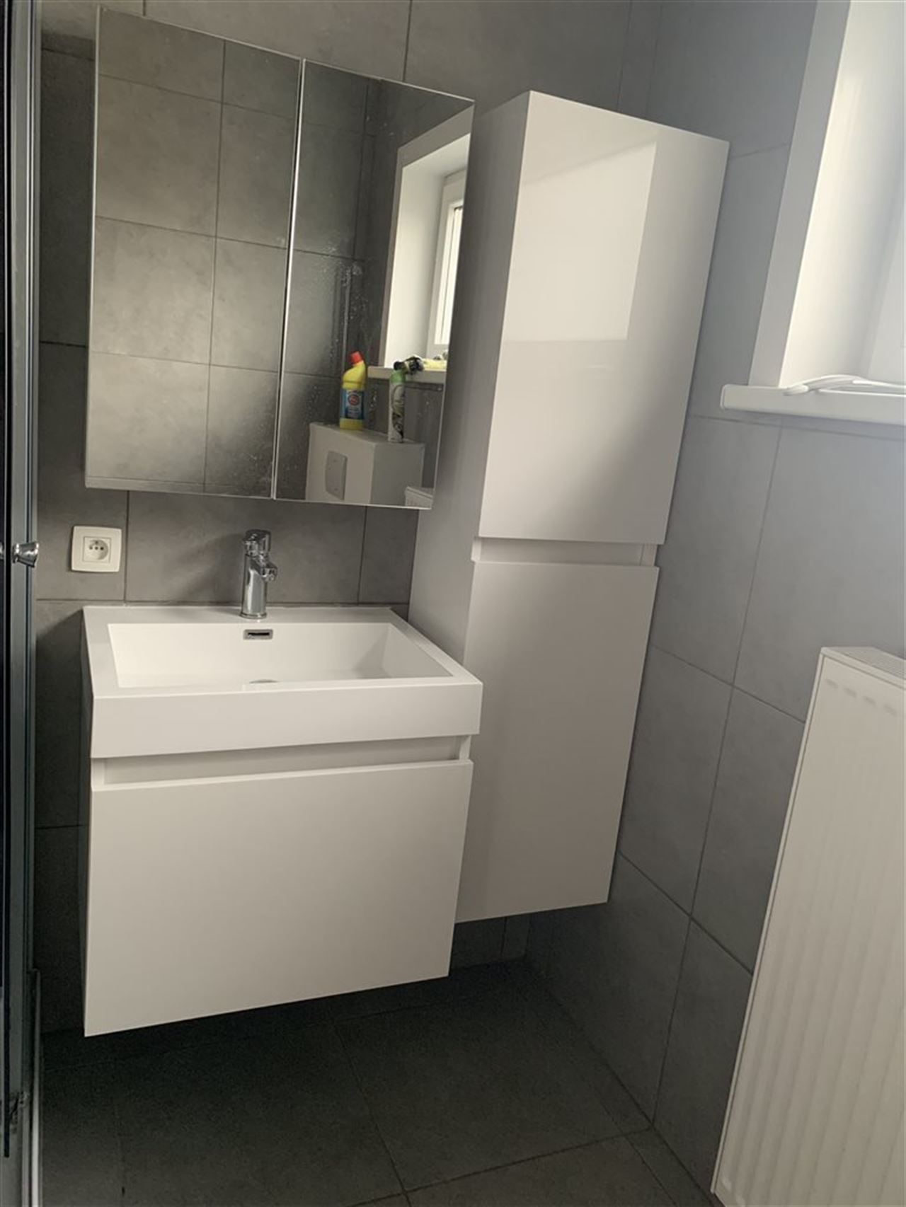 Trendy appartementje met 1 slaapkamer en garage