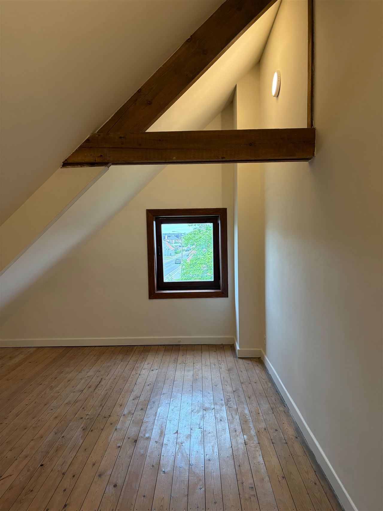 Vernieuwde woning met tuin en 4 slaapkamers