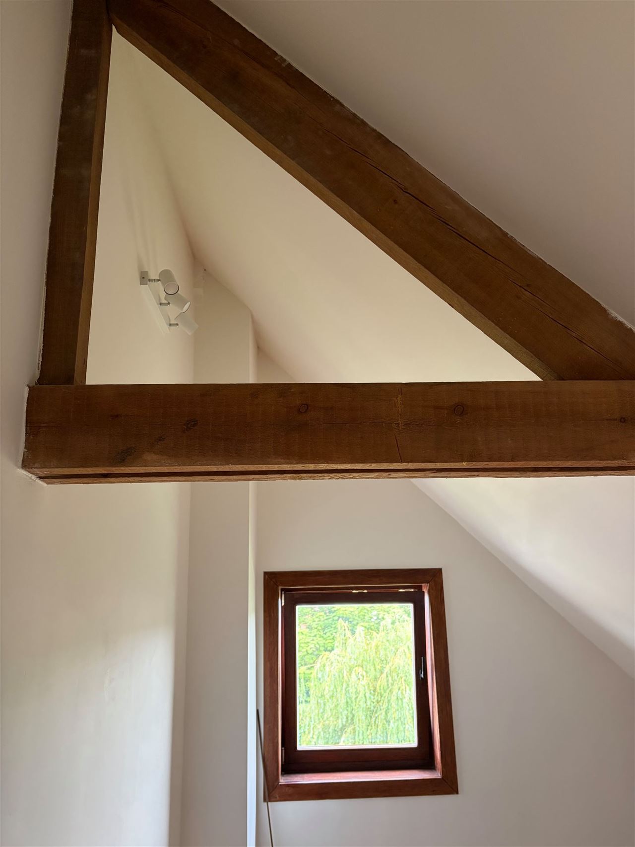 Vernieuwde woning met tuin en 4 slaapkamers