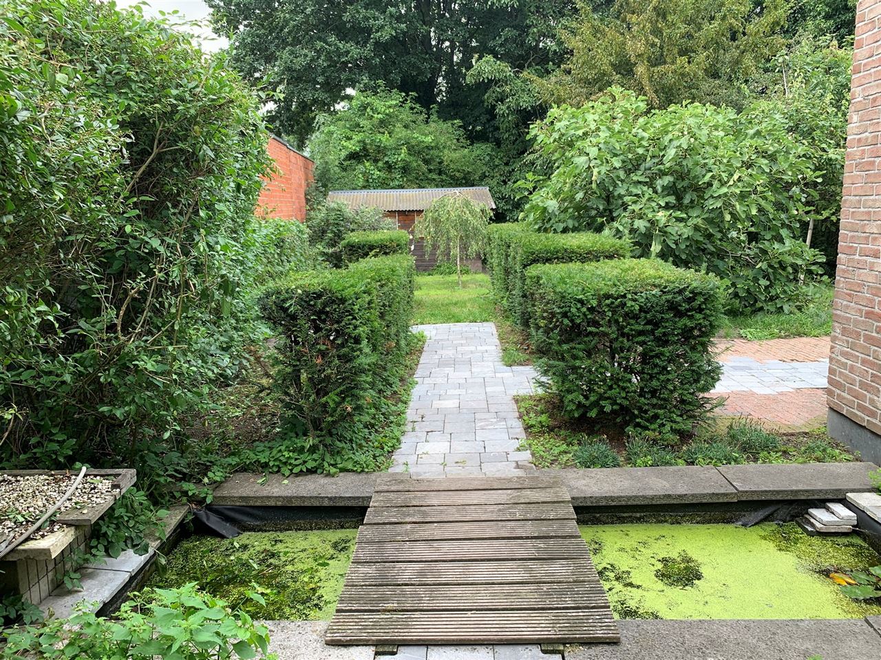 Charmant huis met 2 slaapkamers, tuin en carport.