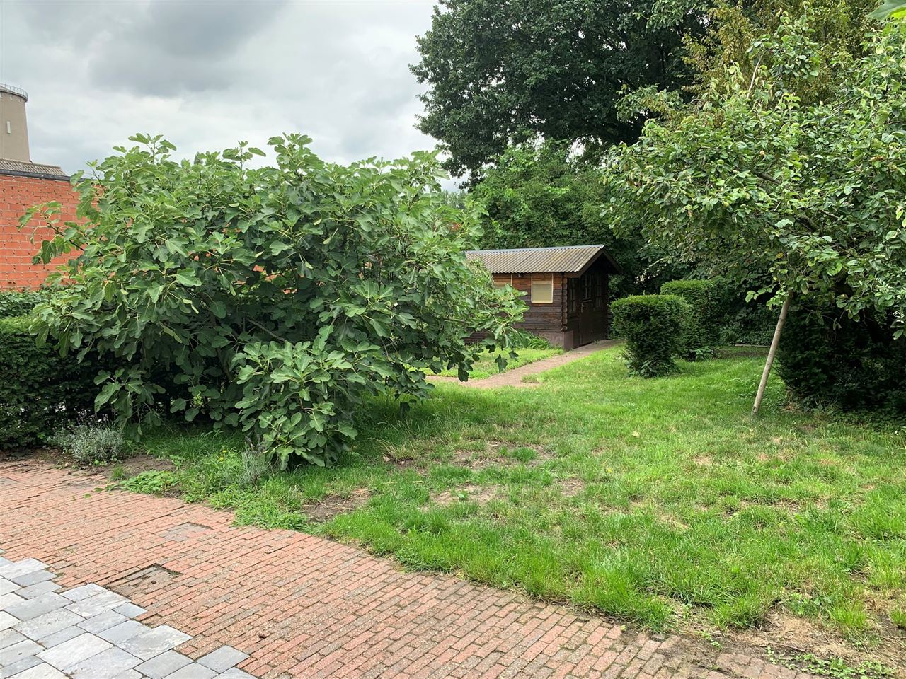 Charmant huis met 2 slaapkamers, tuin en carport.